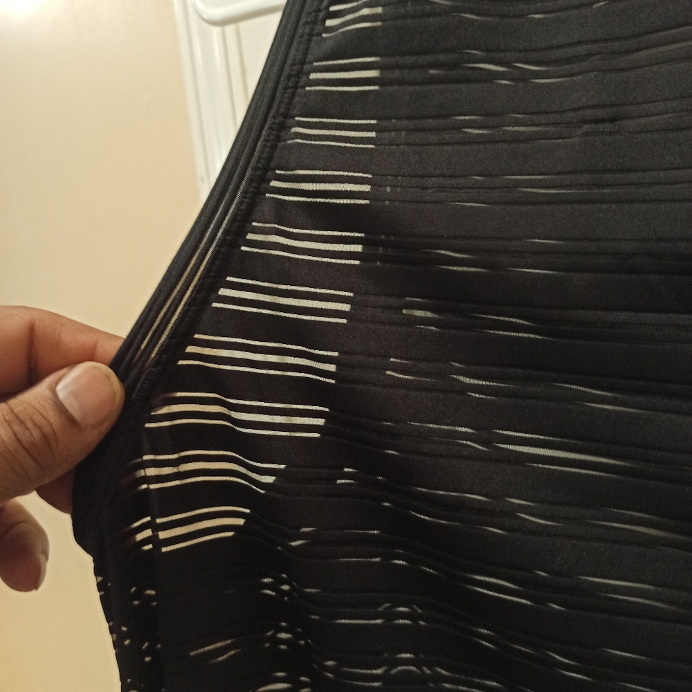 Lululemon Women's Meet Halfway Tank*Striped Black Size 8 - Picture 4 of 16